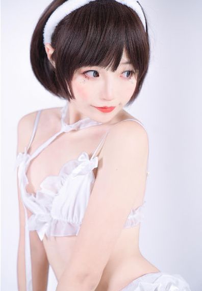 四川超漂亮的长发披肩美女_720电影免费在线