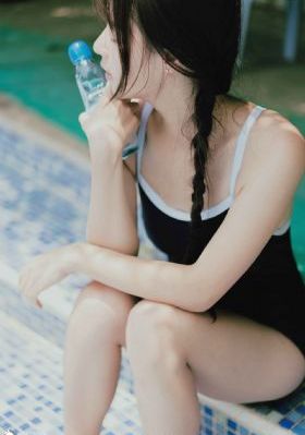 欧美女人蹭饭视频_高清手机在线看