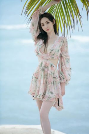 qq皮肤性感欧美美女_4K高清迅雷在线观看