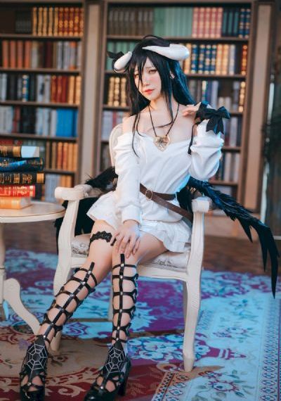 欧美美女全体祼_4K在线播放观看